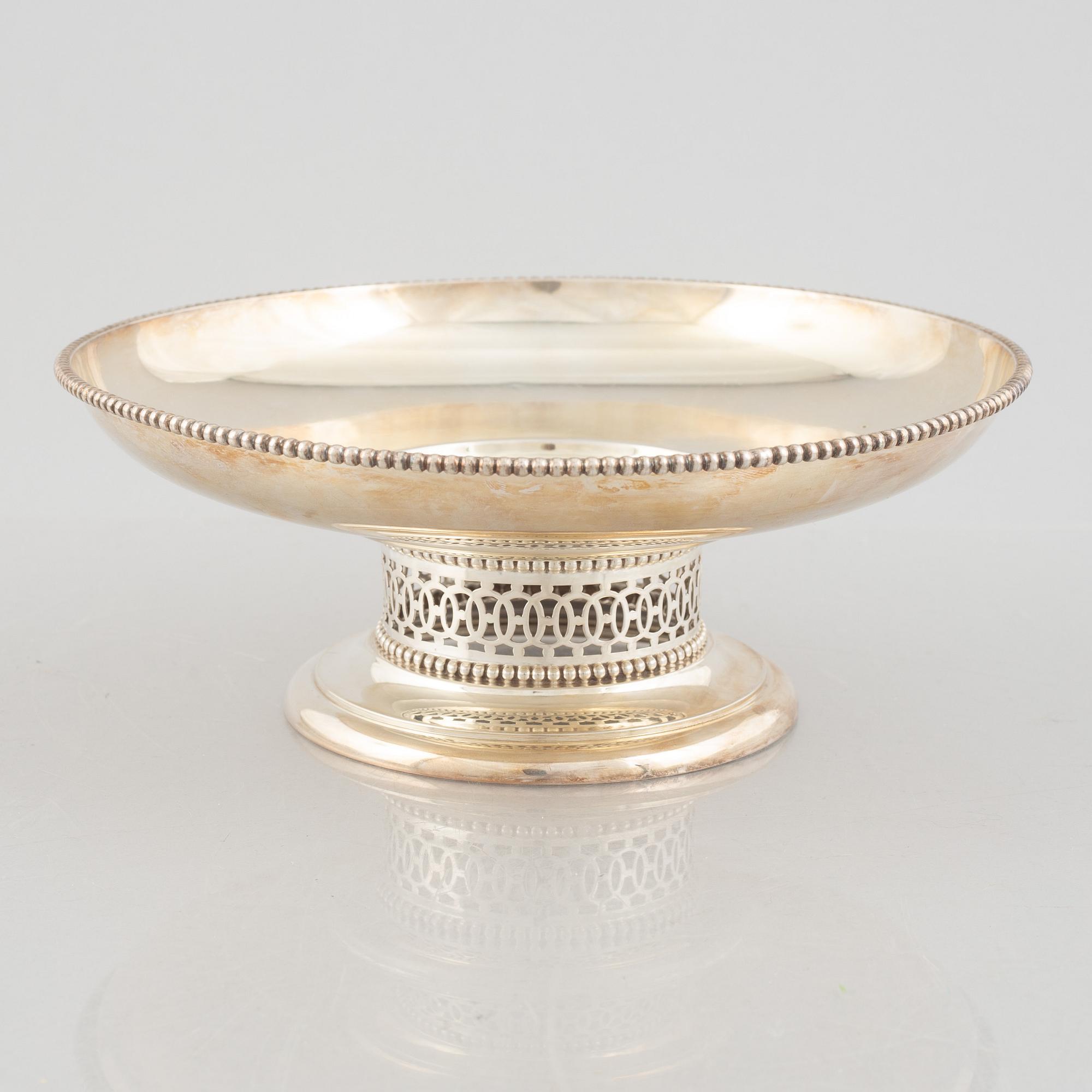A silver bowl, Swedish import marks of Axel Larson, Helsingborg 1914.