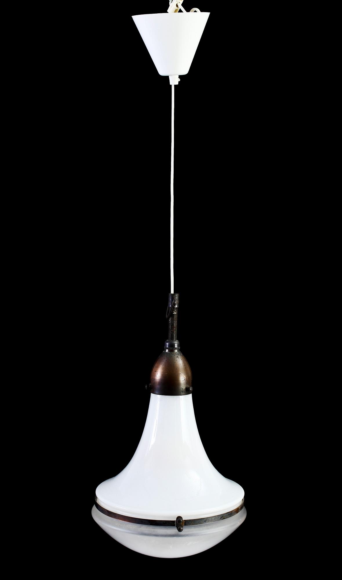 TAKLAMPA, Peter Behrens, för AEG (Allgemeine Electricitäts-Gesellschaft), 1900-talets första hälft. H ca 40.