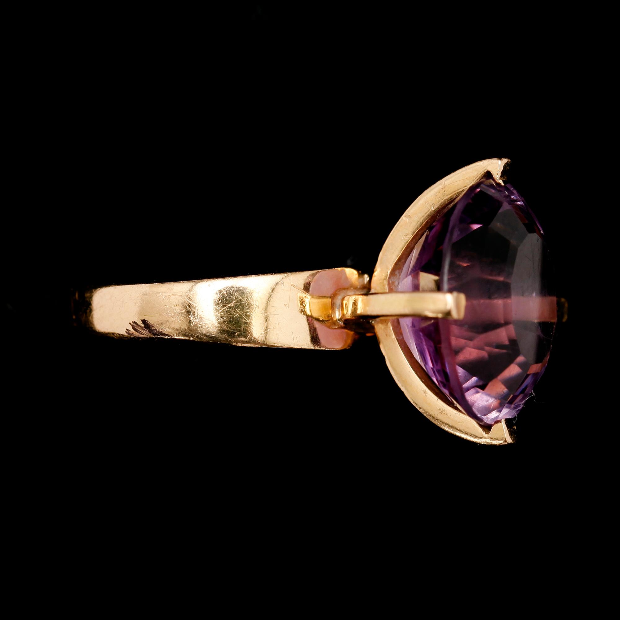 RING, 18 k guld, LÅA 1991, med ametist.