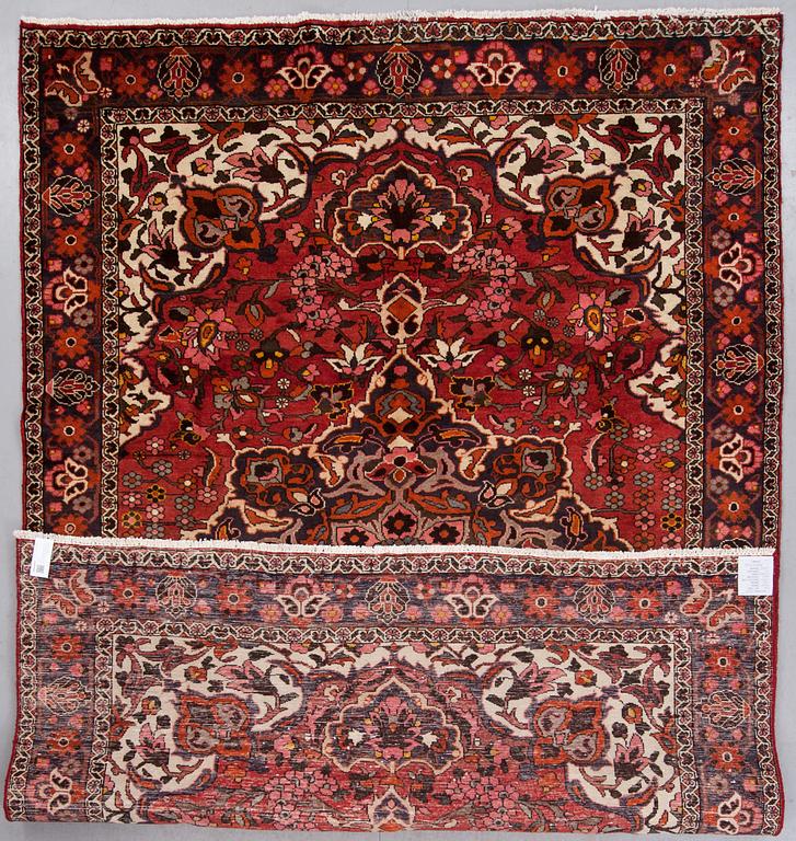 MATTA, Bahktiari, 1900-talets slut, ca 303X207 cm.