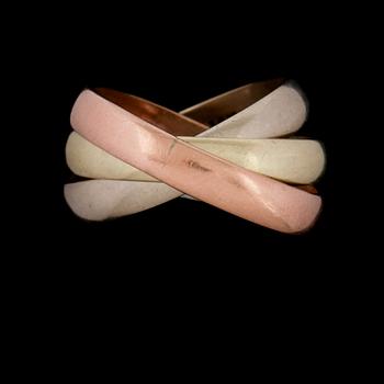 RING, 18K trefärgat guld. Vikt 6,3 g.