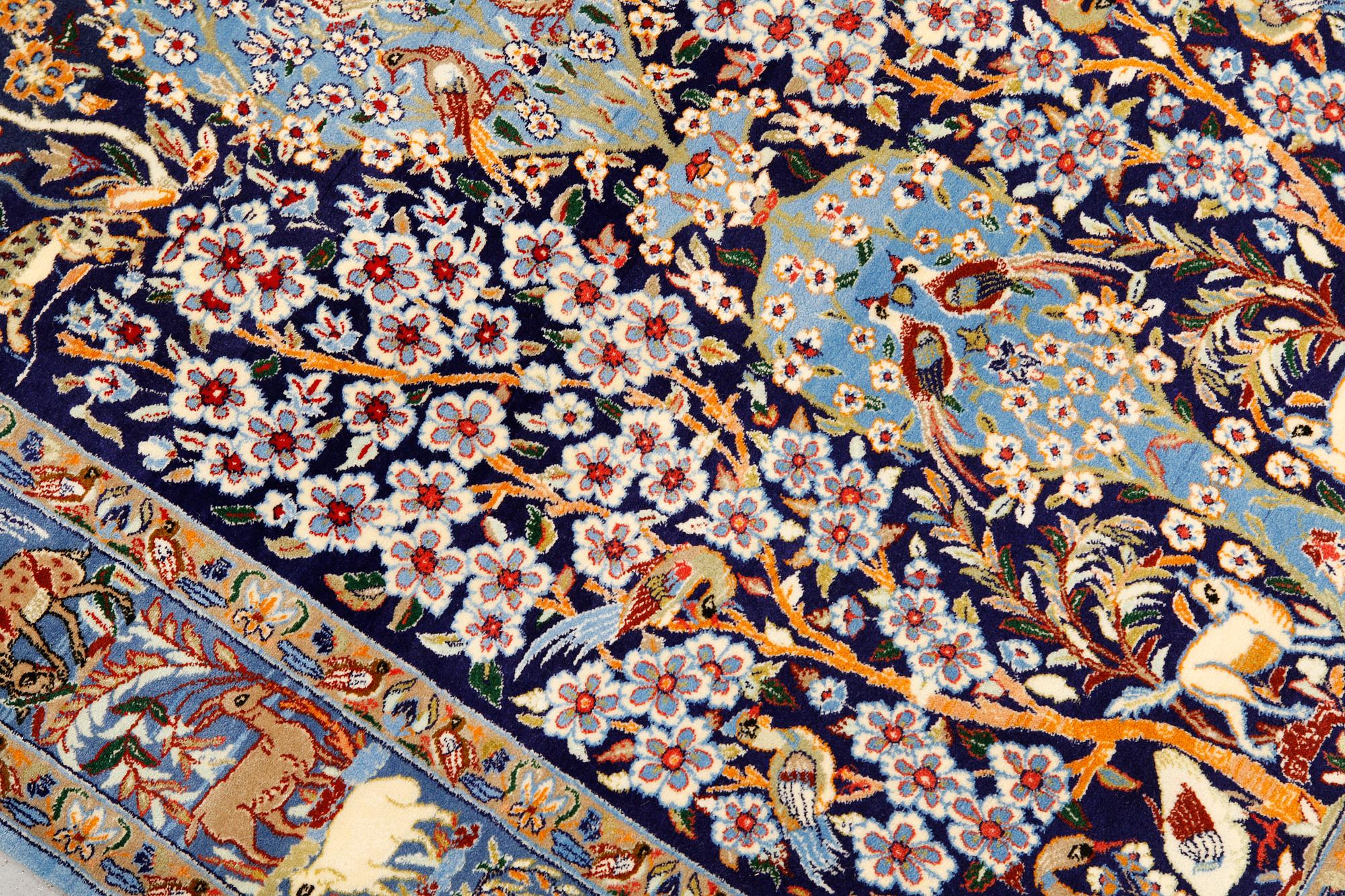 A part silk Esfahan rug, 170 x 108 cm.