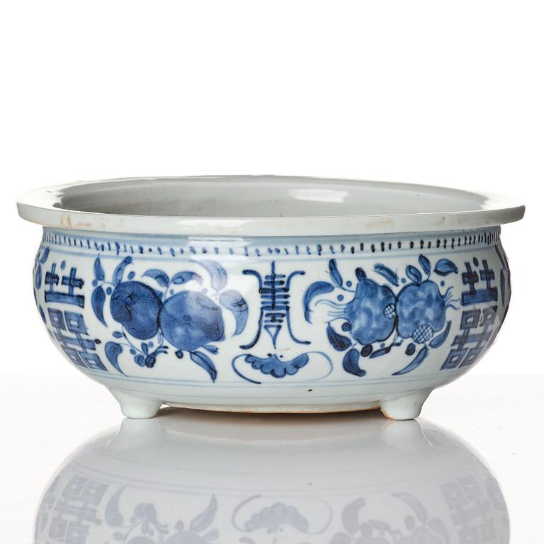 A blue and white censer, Qing dynasty, 19th Century.