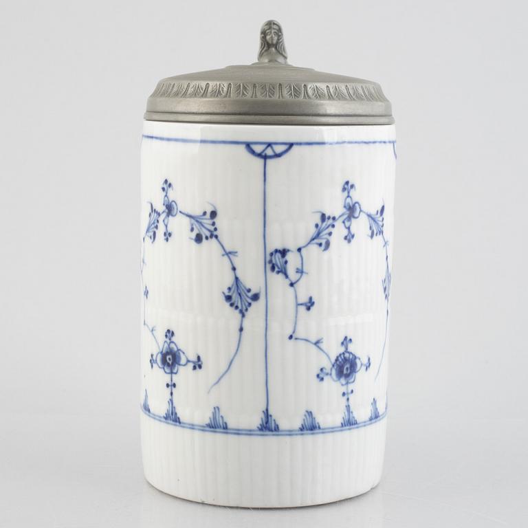 A 'Blue Fluted Plain' / 'Musselmalet rifflet' beer mug with pewter fittings, Royal Copenhagen, first part of the 19th c.