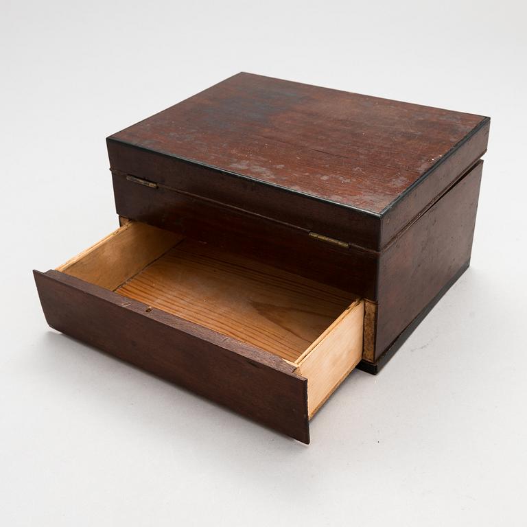 Läkemedelslåda, 1800-talets mitt.