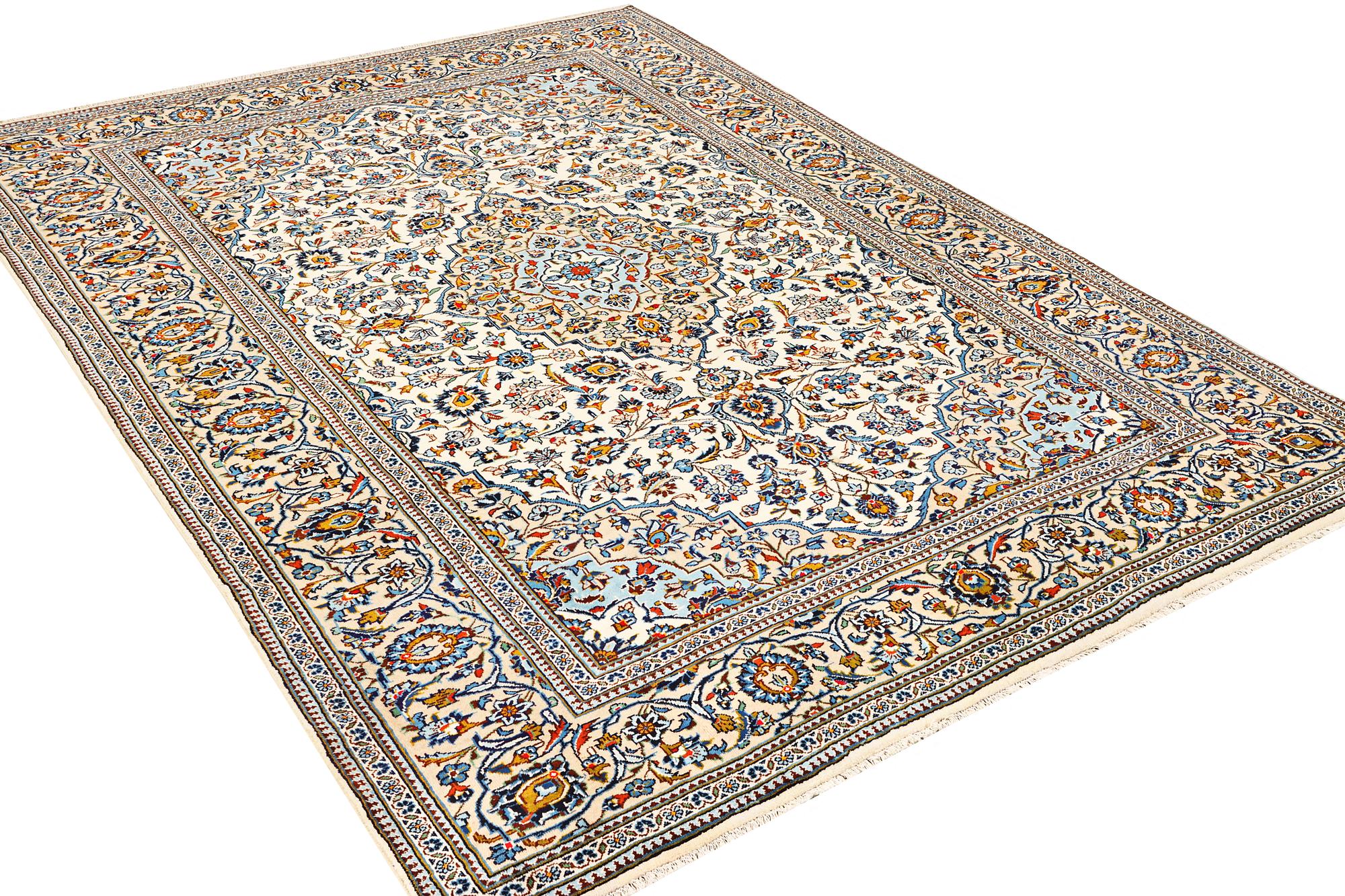 A Kashan carpet, a. 351 x 245 cm.
