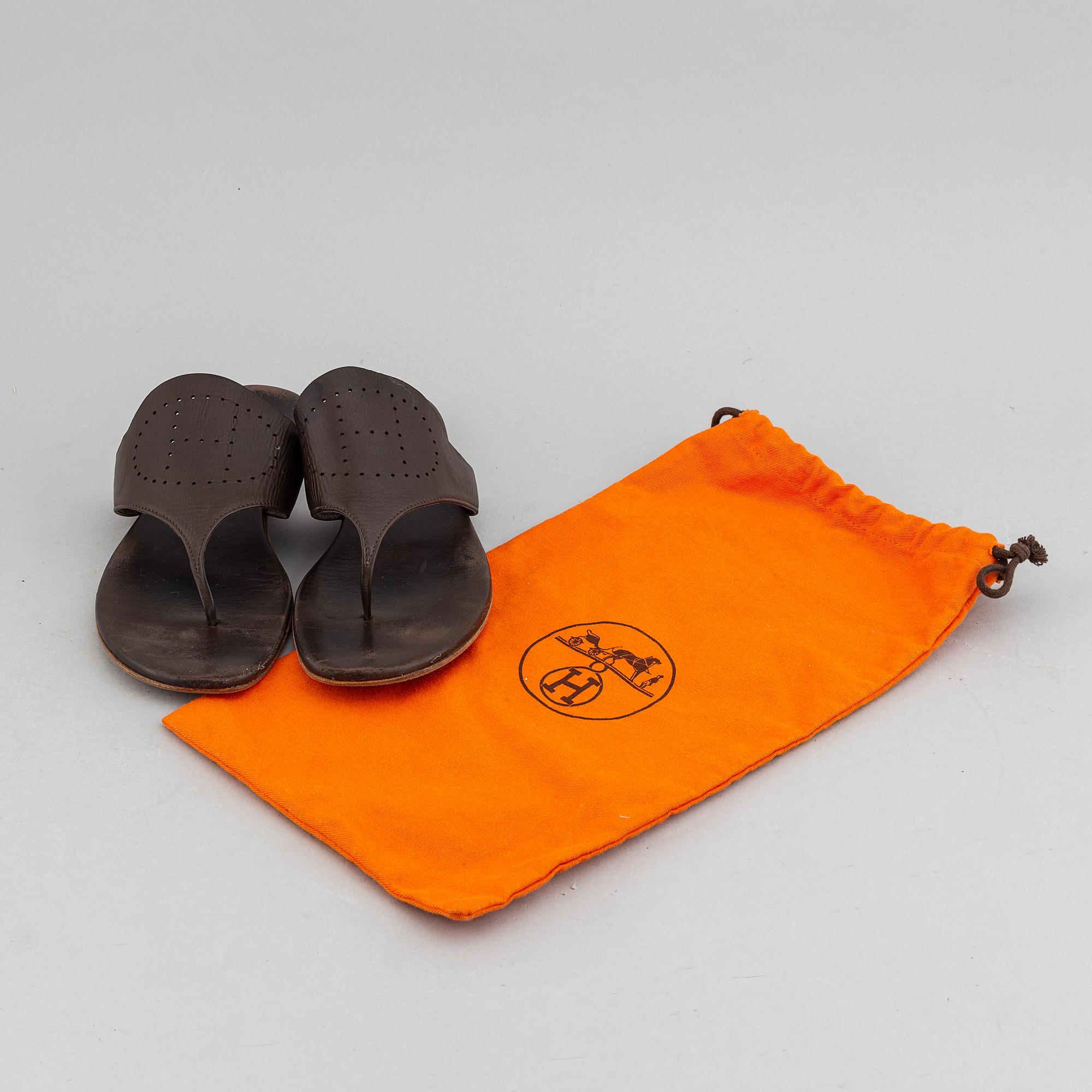Hermès, a pair of leather sandals, size 39.