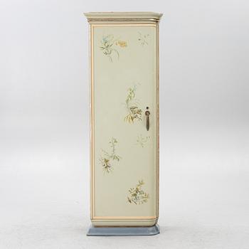 Klädskåp, 1900-talets första hälft.