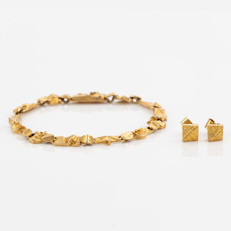 Lapponia, a bracelet and a pair of earrings, 18K gold.