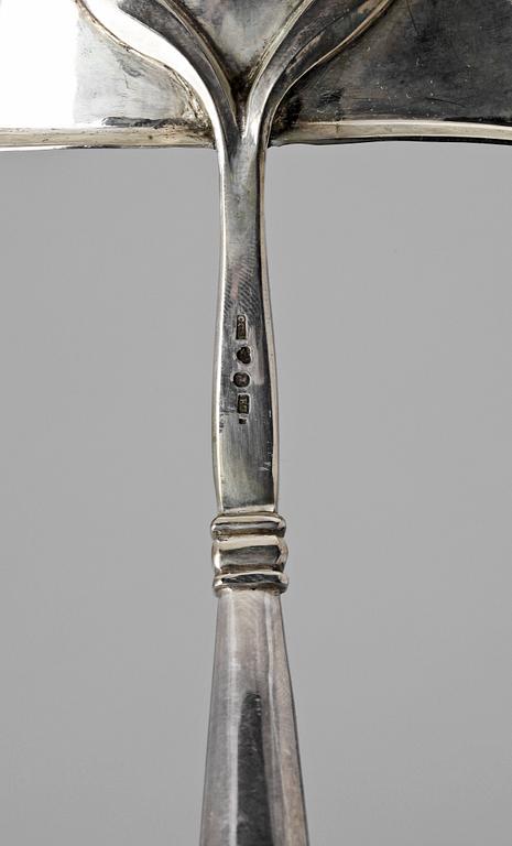 SOPPSLEV samt FRUKTKNIVAR, 6 st, silver, 1900-talets första hälft.