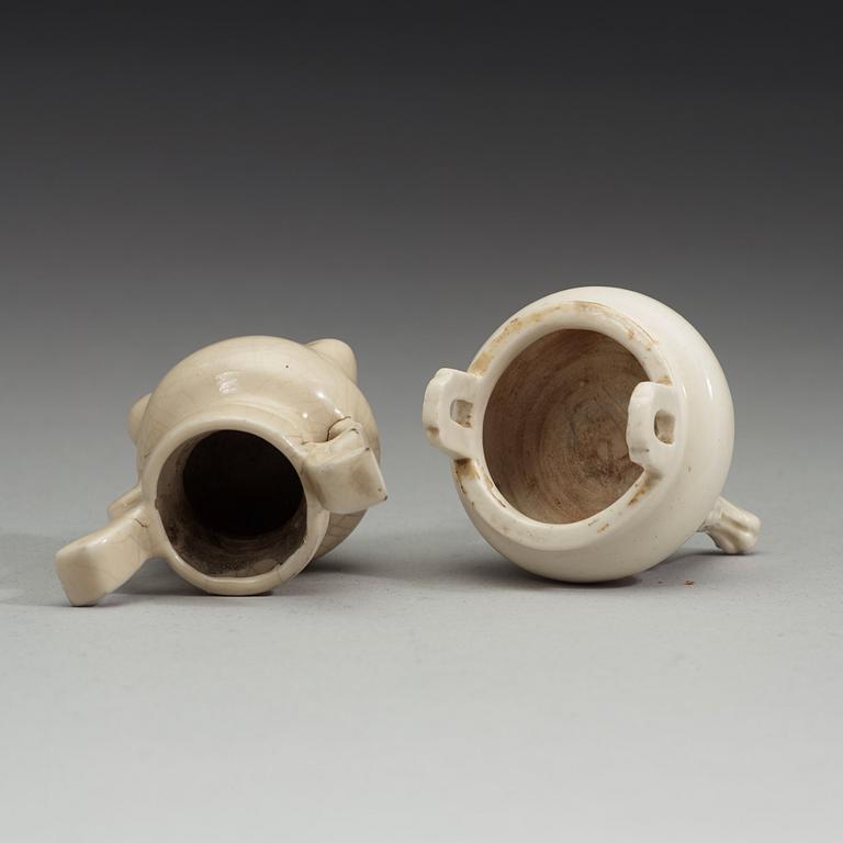 Two porcelain tripod censers, Qing dynasty, Kangxi (1662-1722).