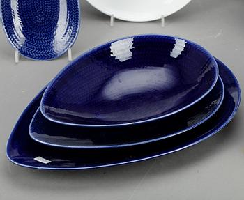 SERVISDELAR, 23 st, porslin, "Blå eld", Hertha Bengtsson, Rörstrand.