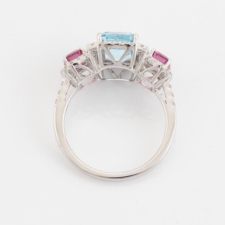 Ring, med blå topas, granat och briljantslipade diamanter.
