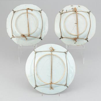 Three armorial dinner plate, Qing dynasty, Qianlong (1736-95).