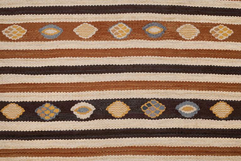 Barbro Nilsson, a carpet, "Enbär", gobelängteknik, ca 143 x 107 cm, signerad AB MMF BN.