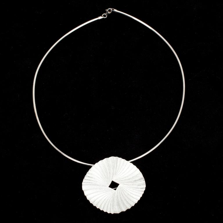 HALSSMYCKE/BROSCH, silver, "Plisé" Marja Suna Kalevala Koru, 2007.