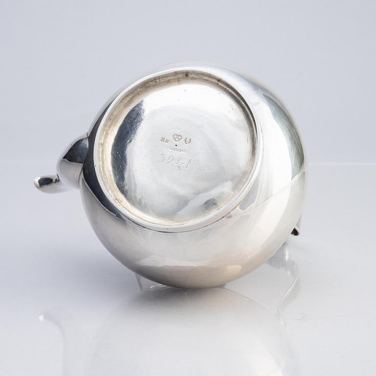 A Swedish 18th century silver teapot, mark of Arvid Floberg, Stockholm 1790.