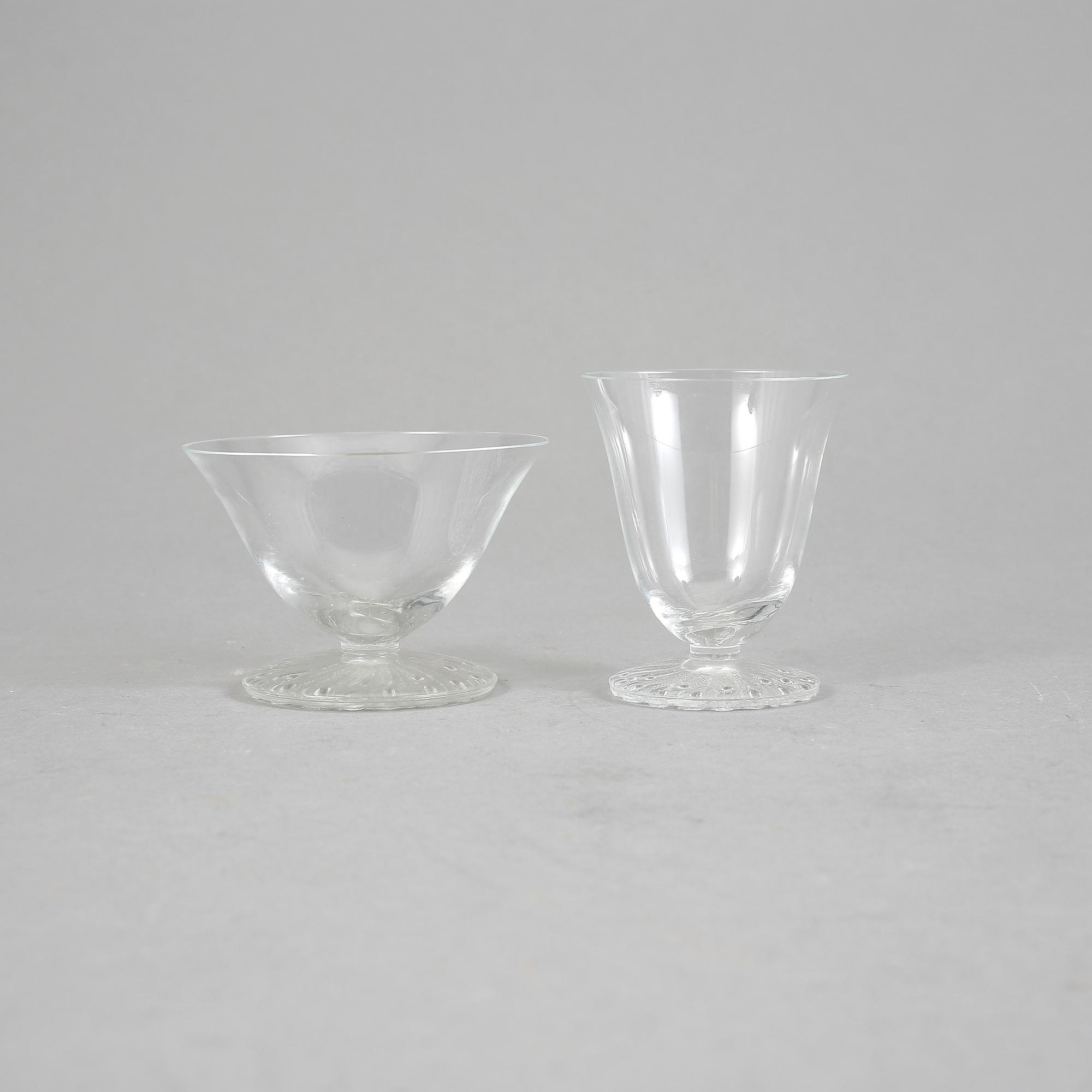 GLASSERVISDELAR, 16 st. Möjligen Rene Lalique, 1920-30-tal.