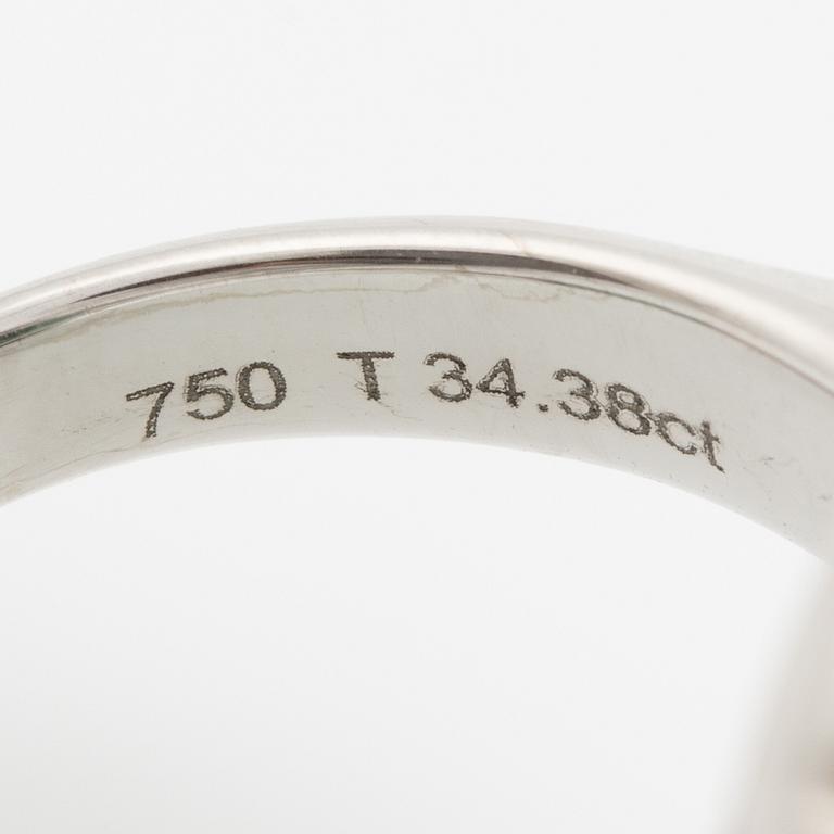 Ring, cocktail ring, 18K white gold with a large cabochon-cut green tourmaline and trapeze-cut diamonds.