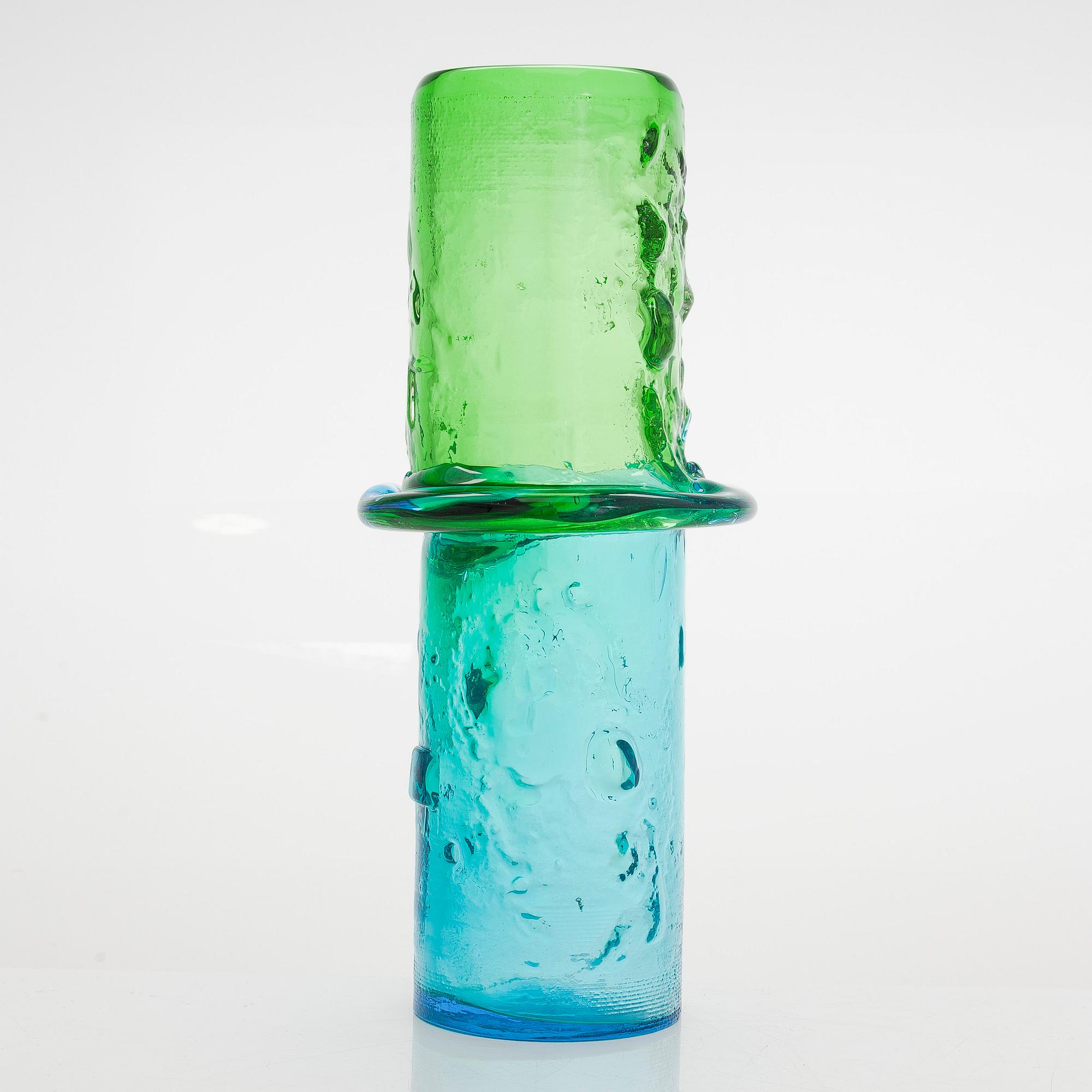 Oiva Toikka, vas, "Tvåstegsvas", modell N 480, signerad Oiva Toikka, Nuutajärvi Notsjö.  I produktion 1967-1969.