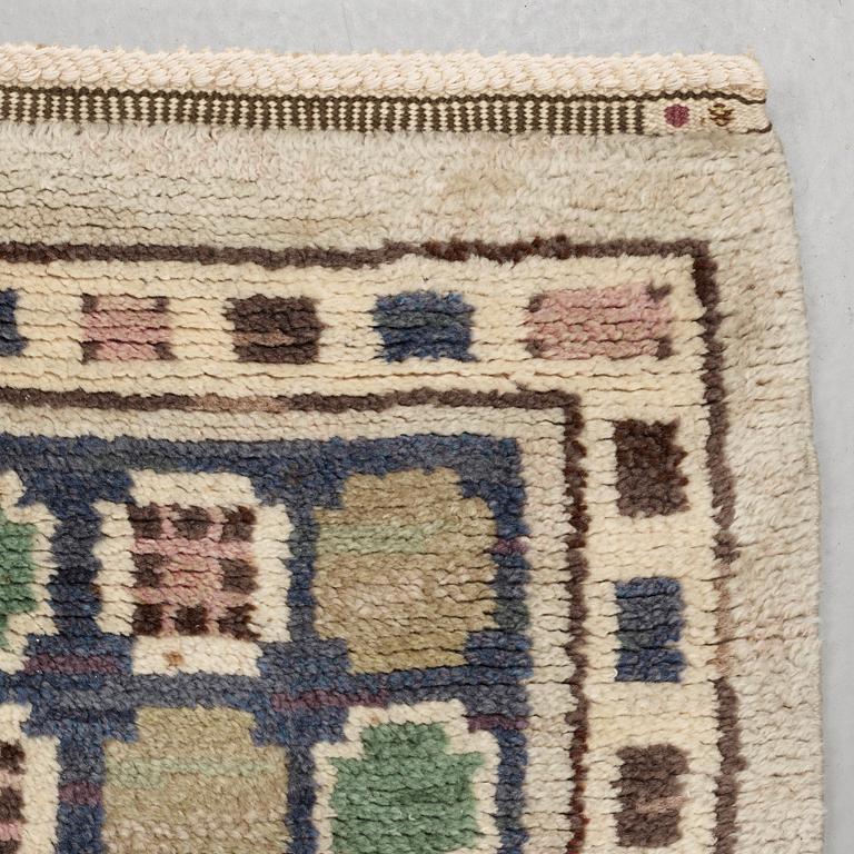 CARPET. "Hästhagen". Knotted pile. 340,5 x 276,5 cm. Signed AB MMF.