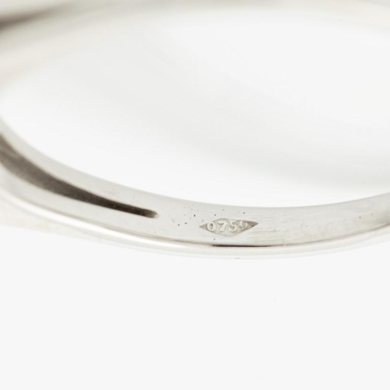 Ring, 18K white gold with brilliant-cut diamonds.