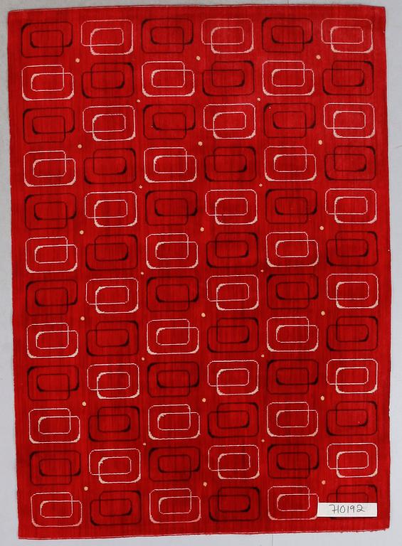 MATTA, maskintuftad. Ca 194 x 138 cm.