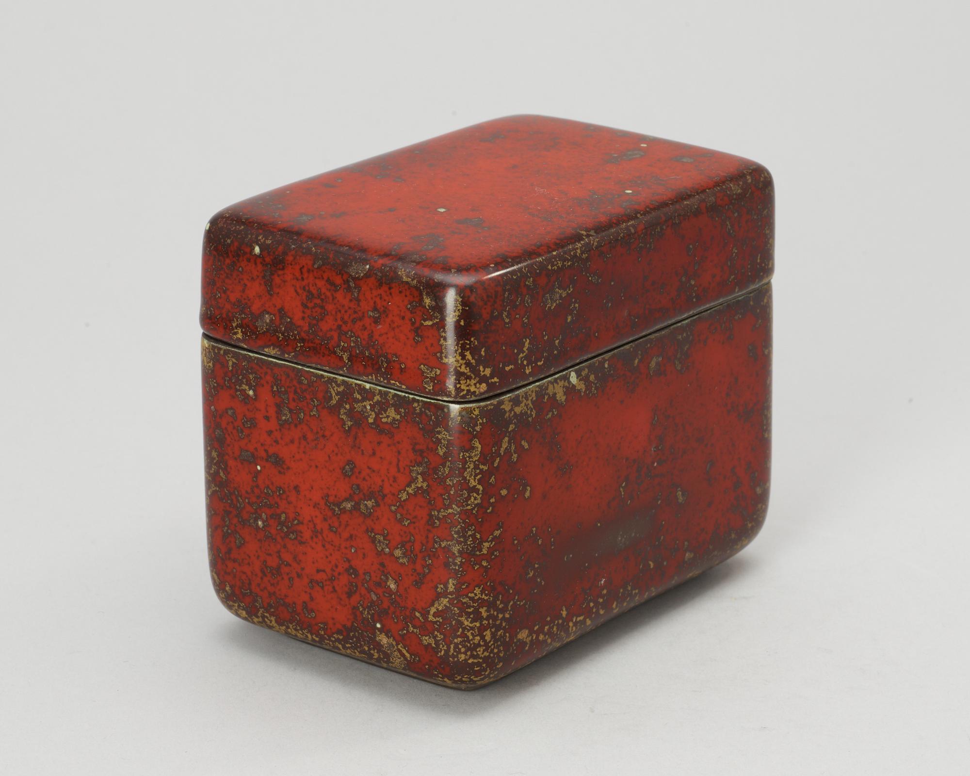 A Hans Hedberg faience box with cover, Biot, France.