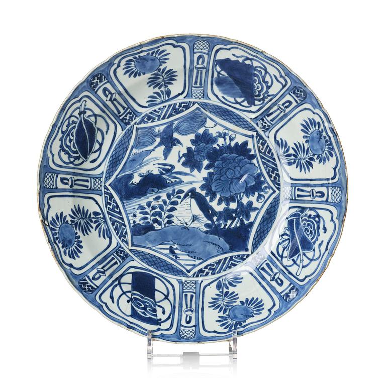 A large blue and white dish, Ming dynasty, Wanli (1572-1620).