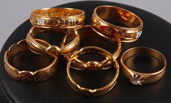 RINGAR, 7 st, guld 18-20K, 1900-tal. Totalvikt 50 gram.