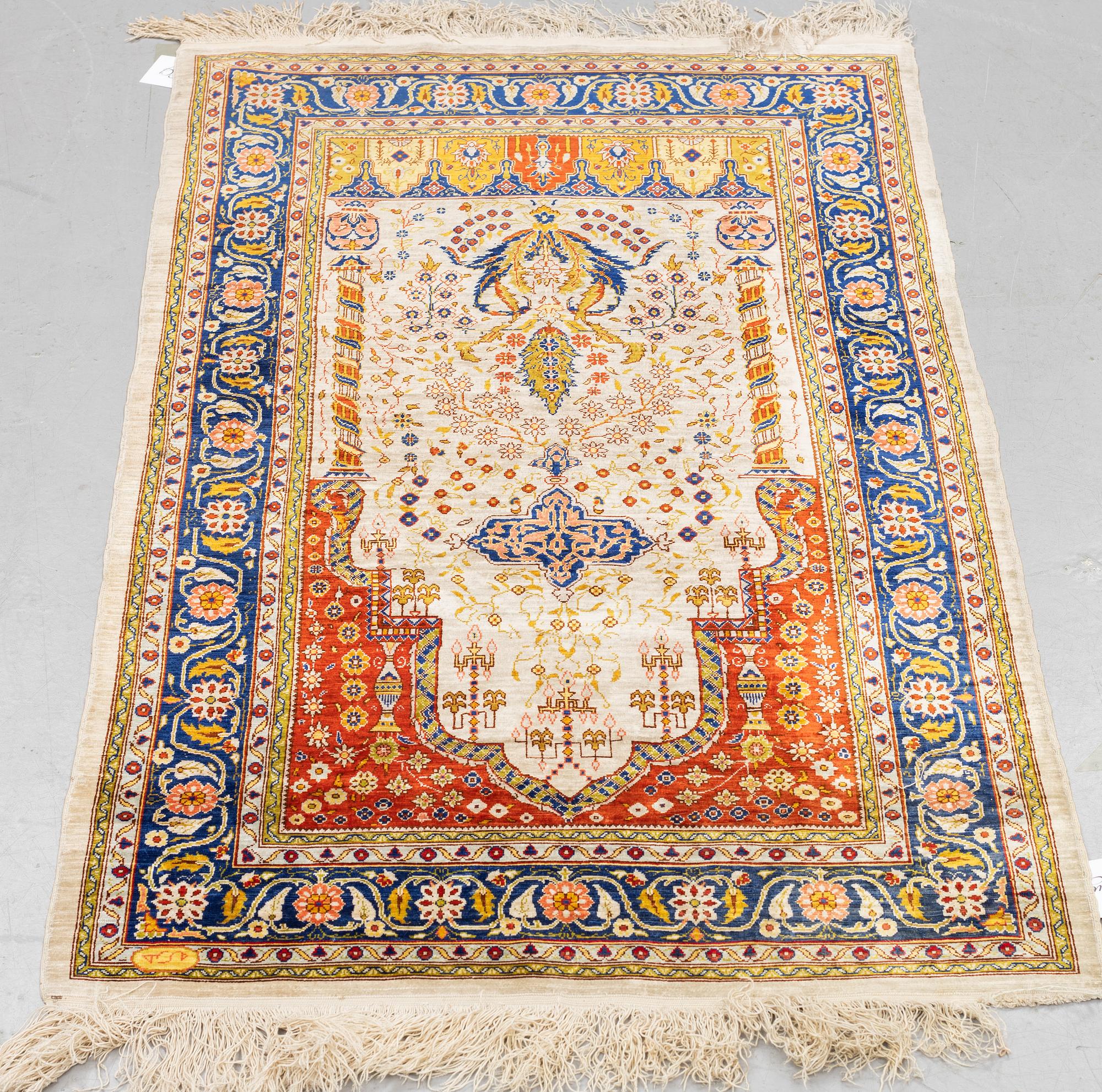 A rug, old Hereke, silke, ca 119 x 71 cm.