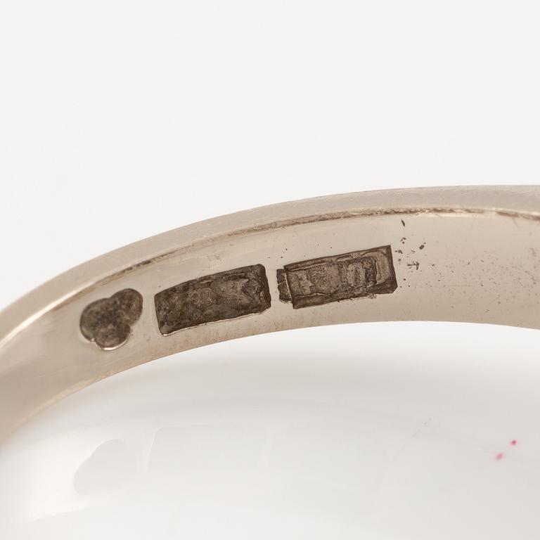 Ring in 18K white gold set with round brilliant-cut and eight-cut diamonds.