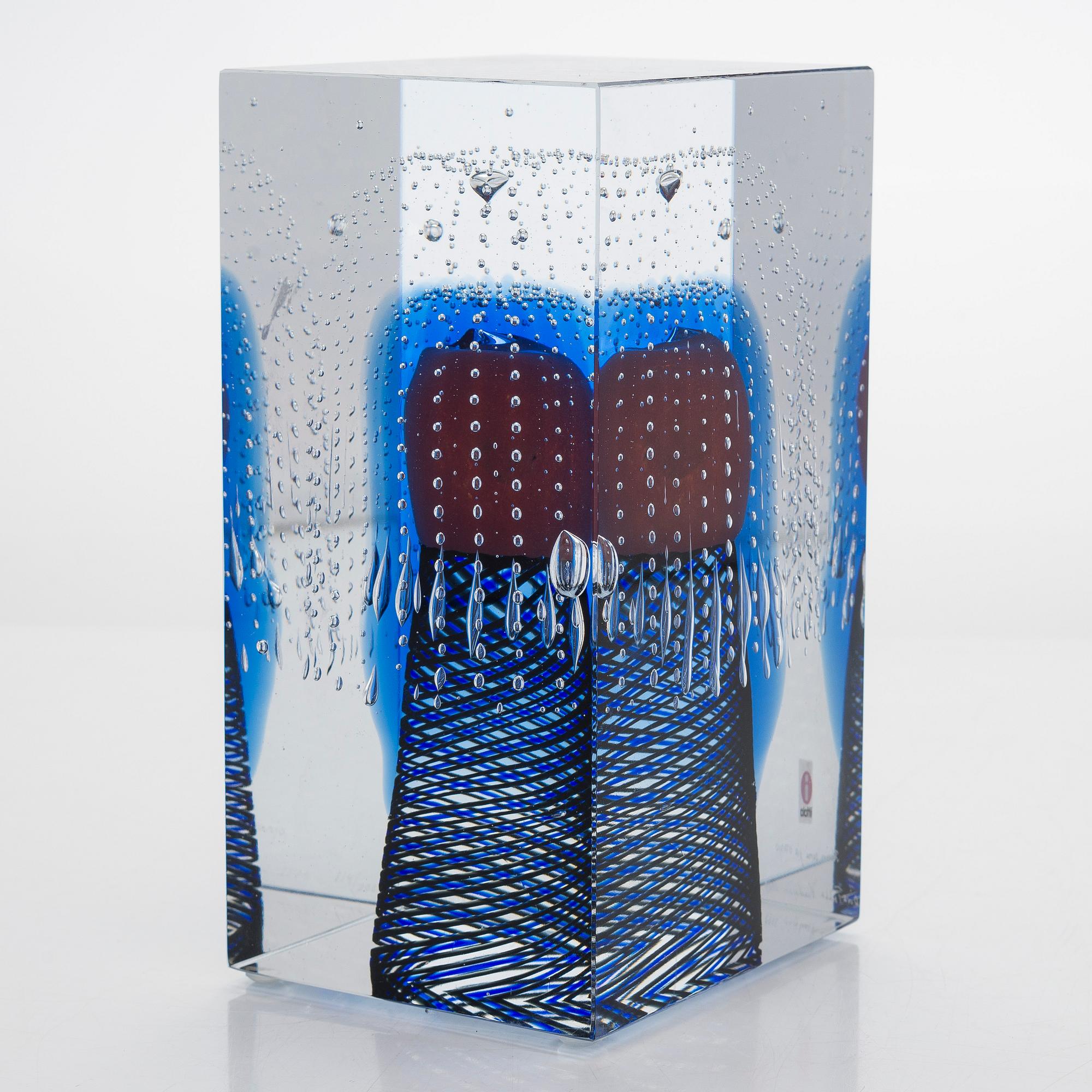 Oiva Toikka, a jubilee cube 'Kuin uni ja varjo' (Like a dream and a shadow), signed Oiva Toikka Nuutajärvi 2009 114/200.