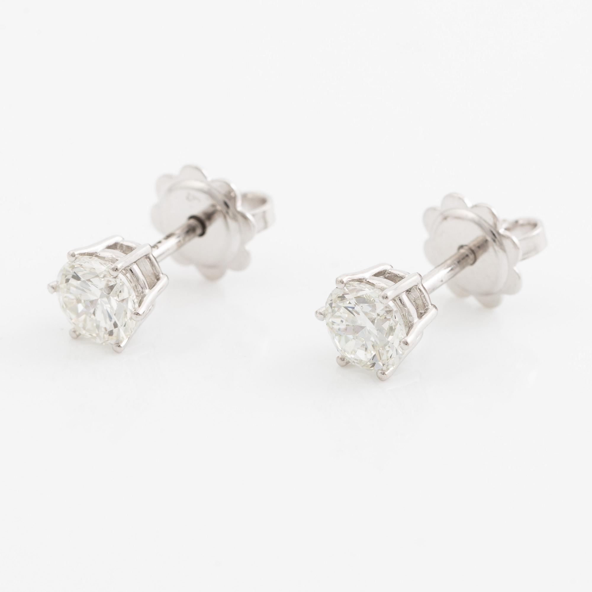 Earrings 18K white gold with brilliant-cut diamonds.
