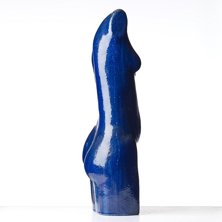 Ulla & Gustav Kraitz, a stoneware sculpture of a female torso, Fogdarp, Förslöv, Sweden. 2014.