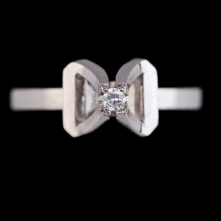 RING, 18 k vitguld, Alton, 1969 med briljantslipad diamant 0.05 ct enligt gravyr. Total vikt ca 4 gram.