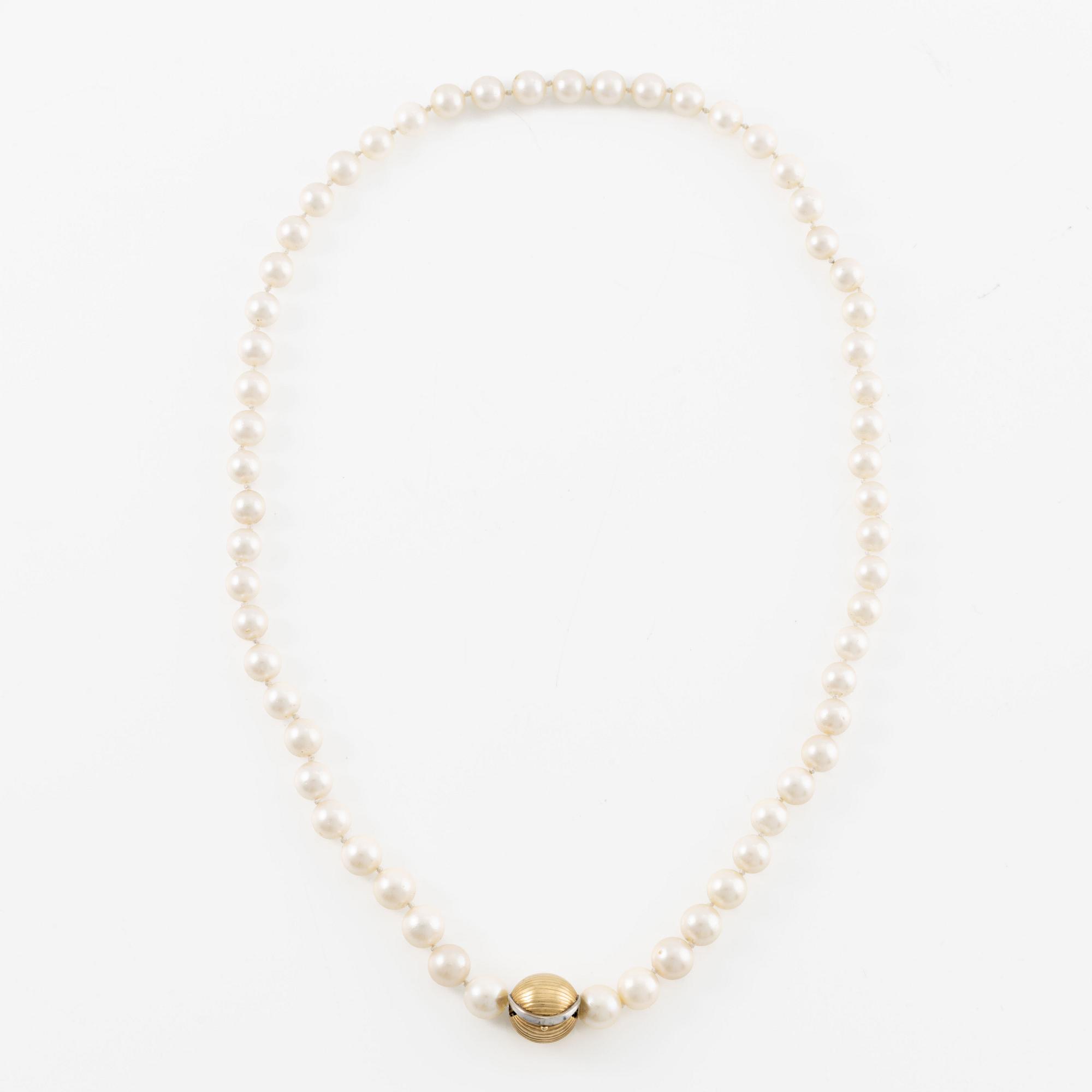 Ole Lynggaard, collier, odlade pärlor, med kullås i 18K guld,.