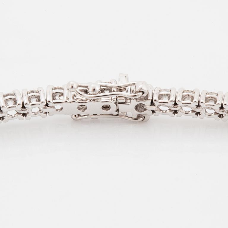 TENNISARMBAND, med briljantslipade diamanter med certifikat HRD.