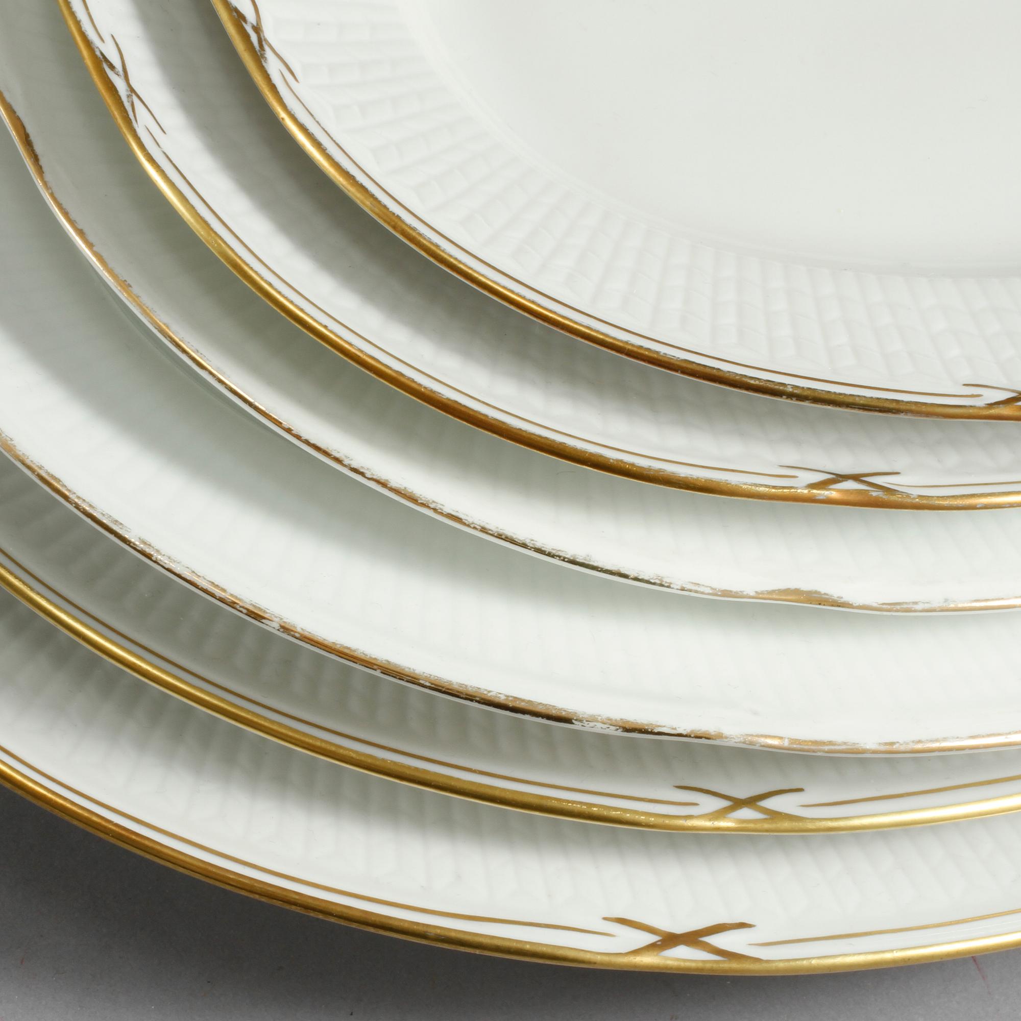 SERVISDELAR, 70 delar, porslin, "Swedish Grace", Louise Adelborg, Rörstrand.