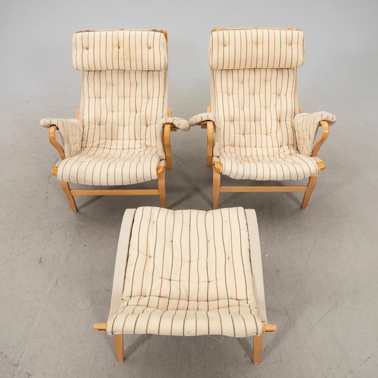 Bruno Mathsson, fåtöljer ett par med en fotpall, "Pernilla", Dux, 1900-talets slut.