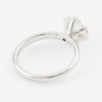 Ring, 18K vitguld med briljantslipad diamant 1.73 ct, medföljande GIA report.