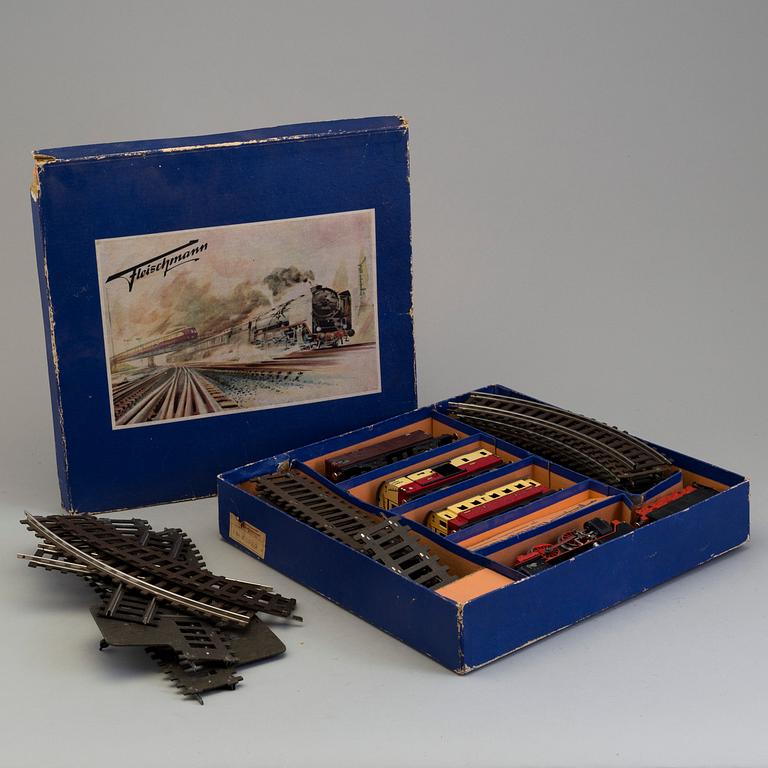 FLEISCHMANN, a "E 325" train set, 1950's.