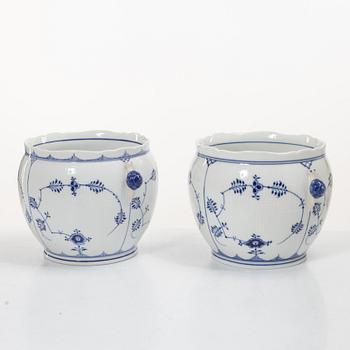 Royal Copenhagen, Outer sleeves, a pair, porcelain, "Musselmalet", model no. 126.
