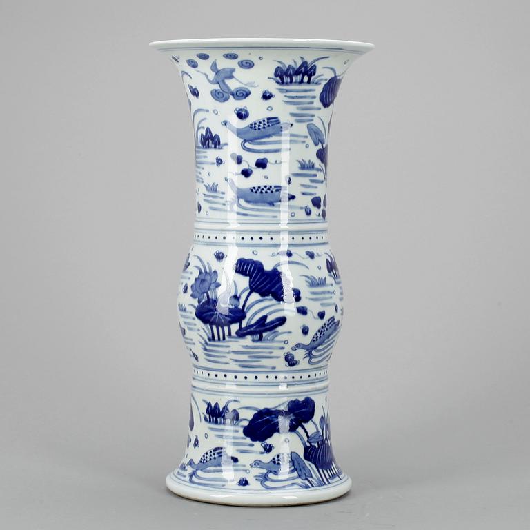 VAS, porslin, Kina, Kangxi-stil, sen Qing, 1800/1900-tal.