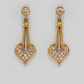 ÖRHÄNGEN, 18K guld med briljantslipade diamanter ca 0.40 ct. Vikt 9,9 gram.