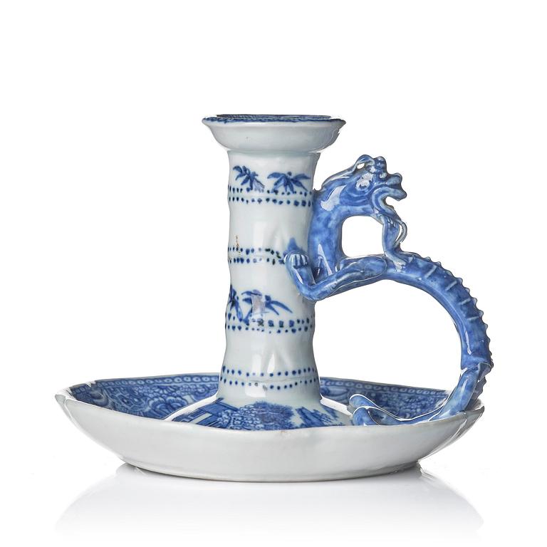 Ljusstake, porslin. Qingdynastin, Qianlong (1736-95).