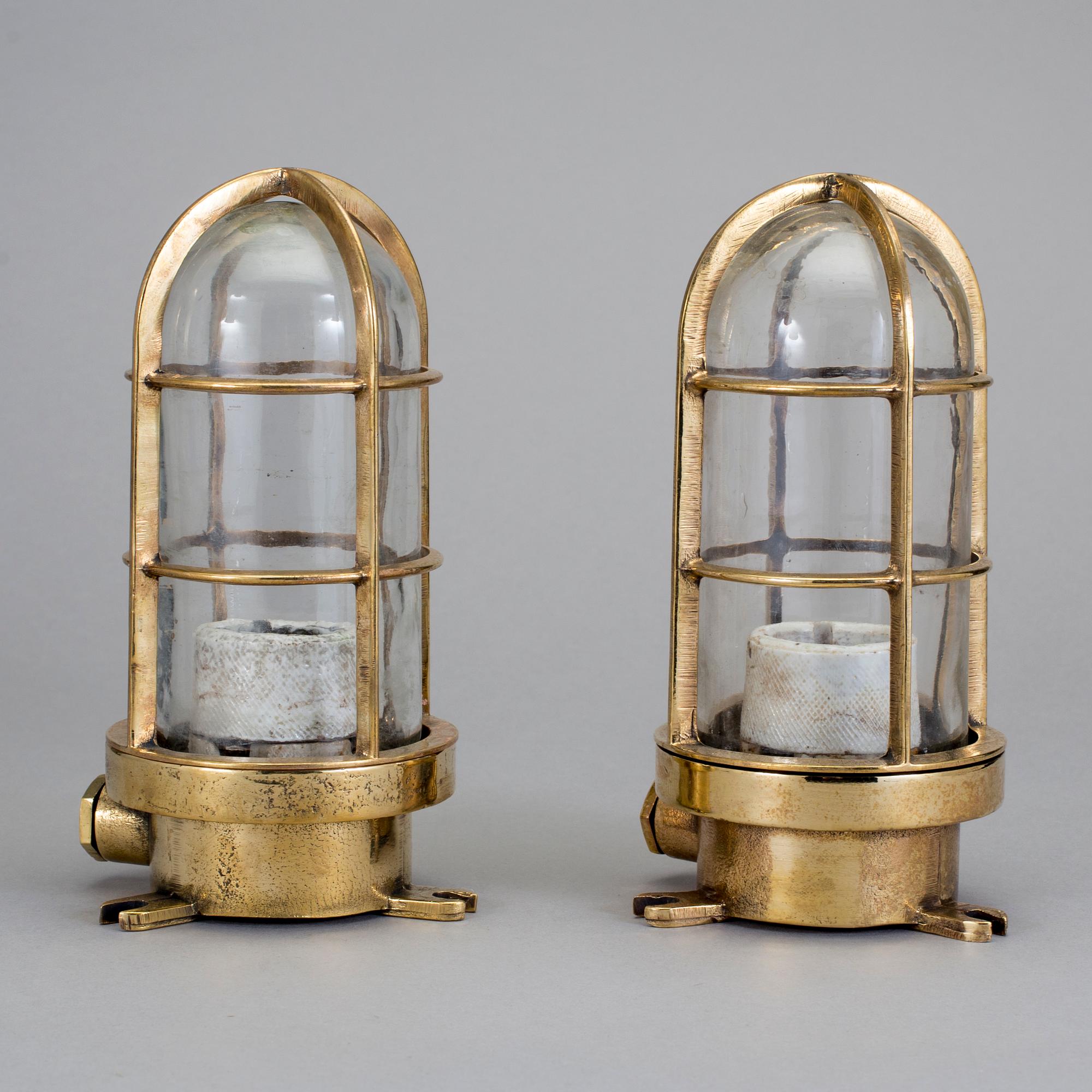 MÄSSBELYSNING, ett par. HR 1900-talets mitt.