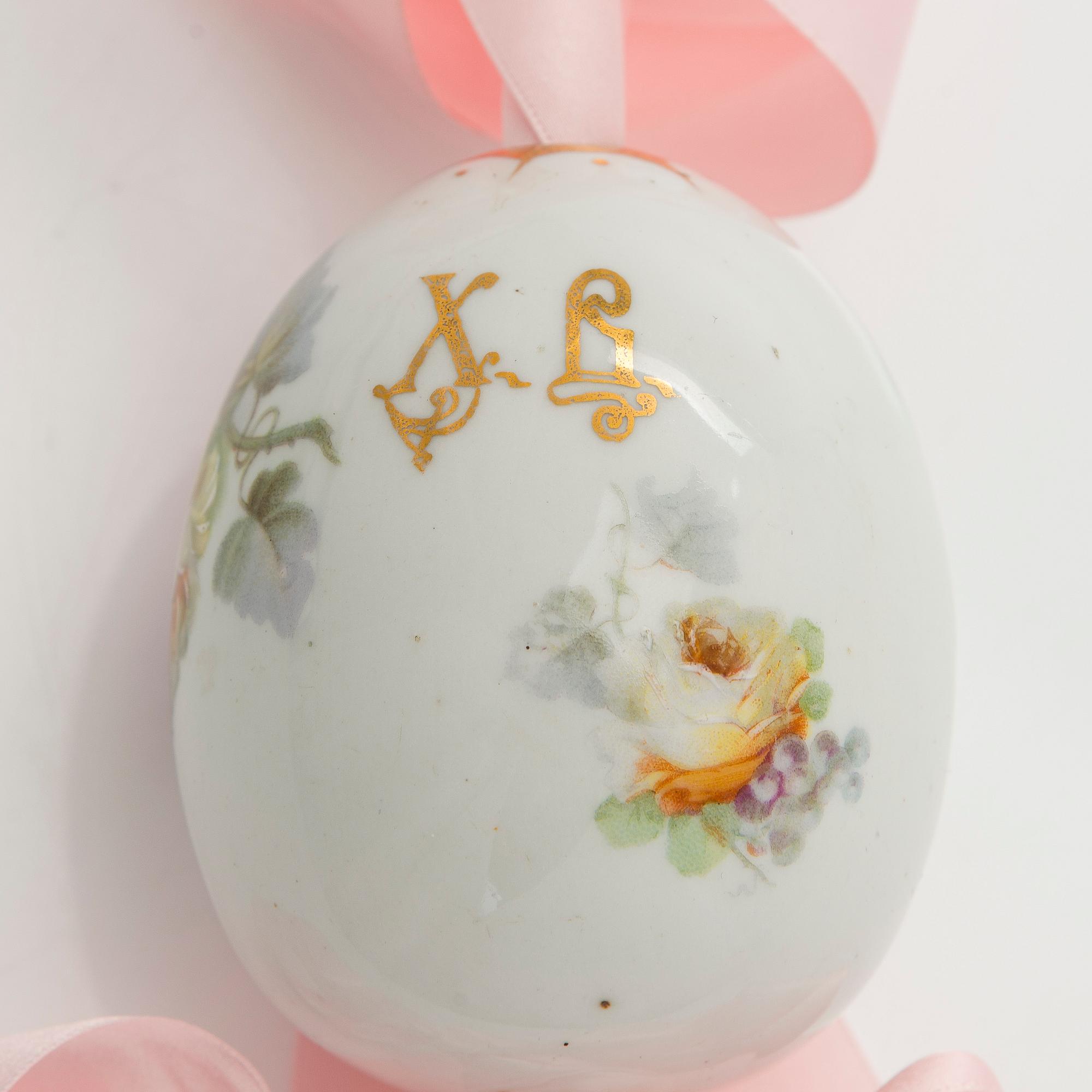 A Russian porcelain Easter egg from around the turn of the 20th Century.