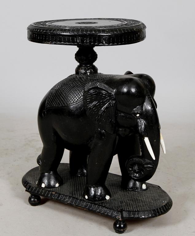 PIEDESTAL, 1900-talets mitt.