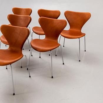 Arne Jacobsen, a set of six leather "Sjuan" chairs for Fritz Hansen, Denmark.
